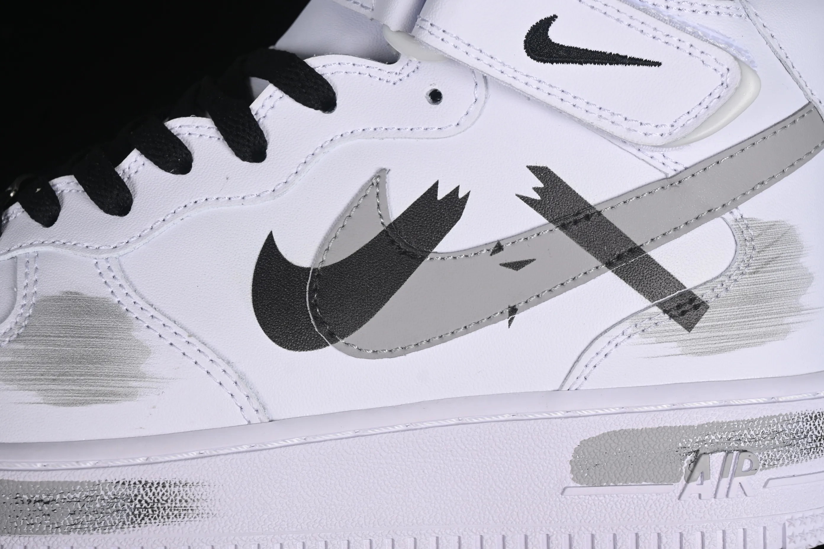 All categories Nk Air Force 1 Air Force series Nk Air Force 1 Mid Air Force mid-top Nk Air Force 1'07 Mid White gray black Hand-painted fracture Three hook shadow Air Force 1 strap mid-top casual sneakers CW2289-111